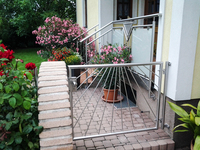 Hauseingang Tür und Steigenaufgang aus Edelstahl